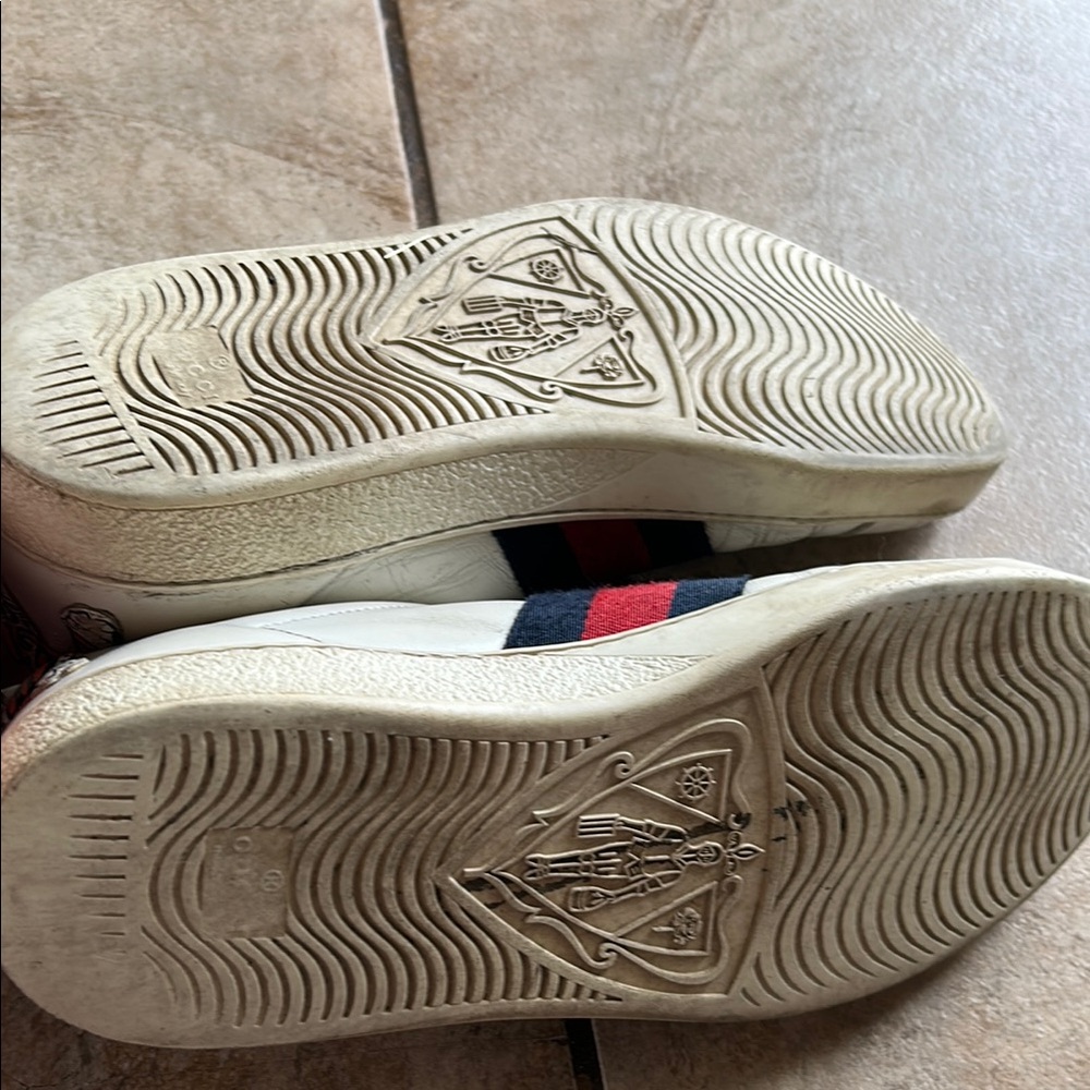 Gucci Tiger Stamp Shoes. Limited edition, well loved. Wear on toes. - Picture 4 of 4
